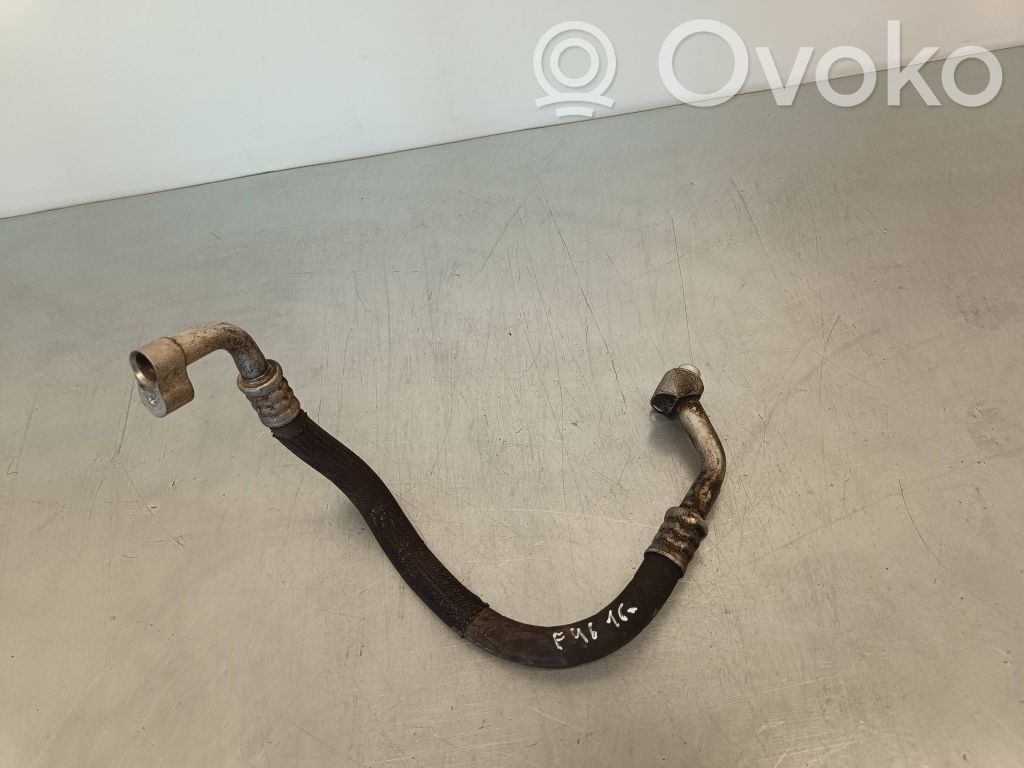 BMW 2 F46 Ilmastointilaitteen putki (A/C) 
