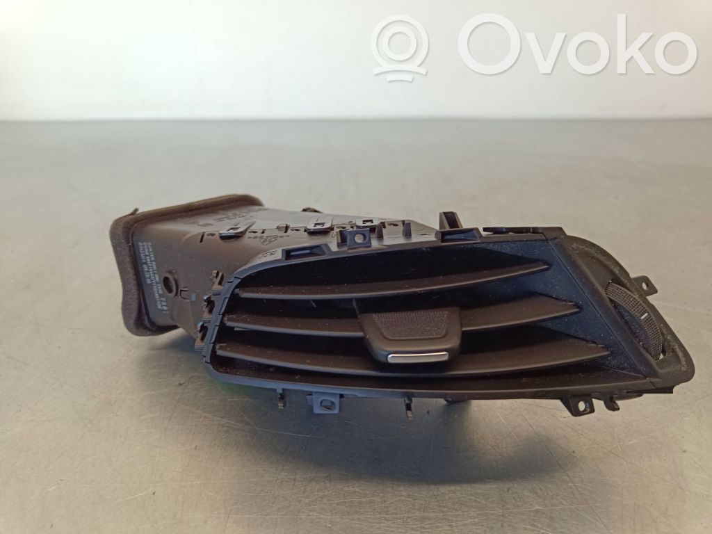 Opel Zafira C Dysze / Kratki środkowego nawiewu deski rozdzielczej 
