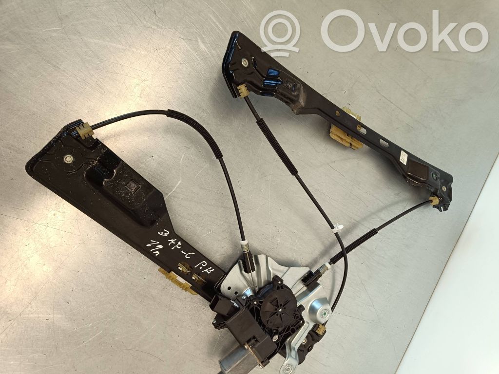 Opel Zafira C Front door window regulator with motor 