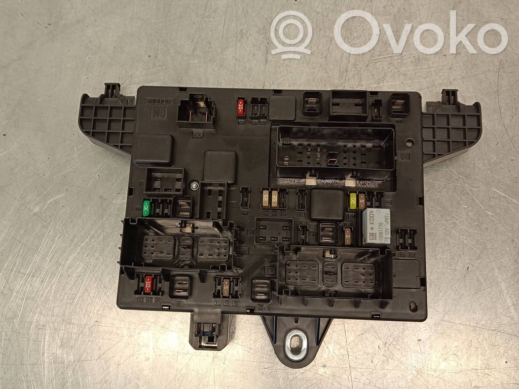 Opel Zafira C Módulo de fusible 