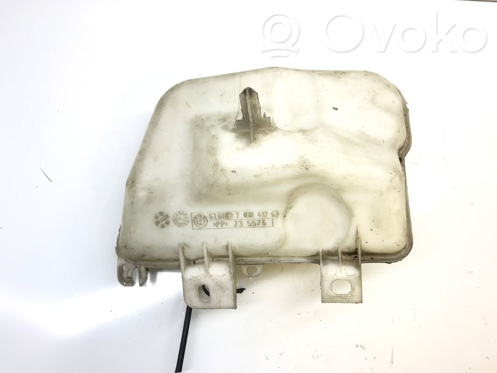 Logu šķidruma tvertne   7038432