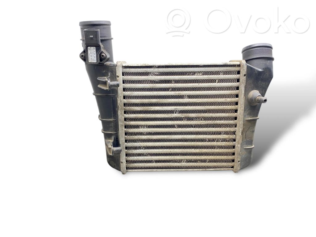 Audi A4 S4 B7 8E 8H Interkūlerio radiatorius 