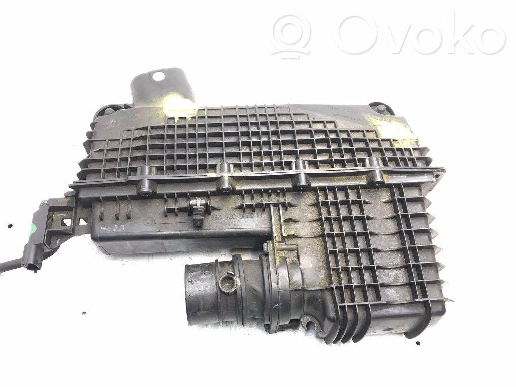 Nissan Kubistar Oro filtro dėžė 