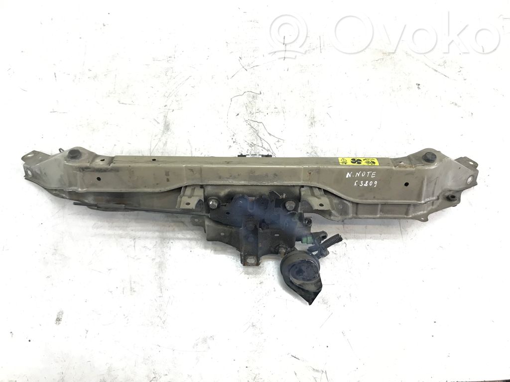 Nissan Note (E11) Viršutinė dalis radiatorių panelės (televizoriaus) 