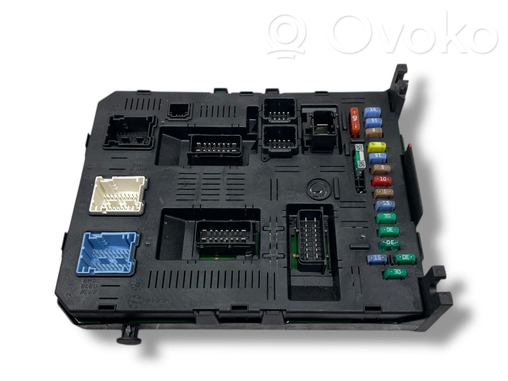 Peugeot 407 Module de fusibles 