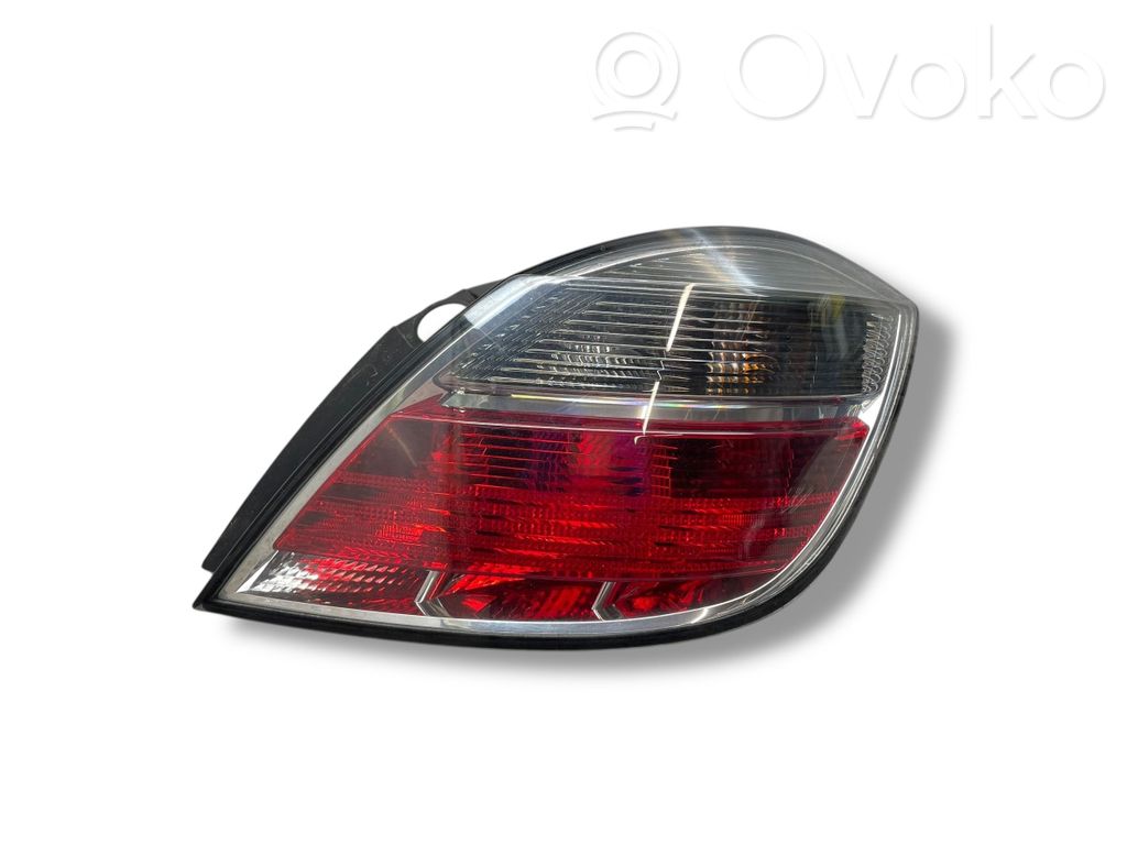 Opel Astra H Aizmugurējais lukturis virsbūvē 