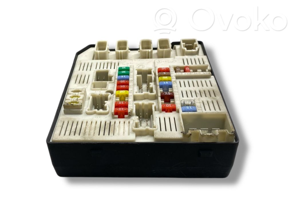 Volkswagen PASSAT B6 Fuse module 