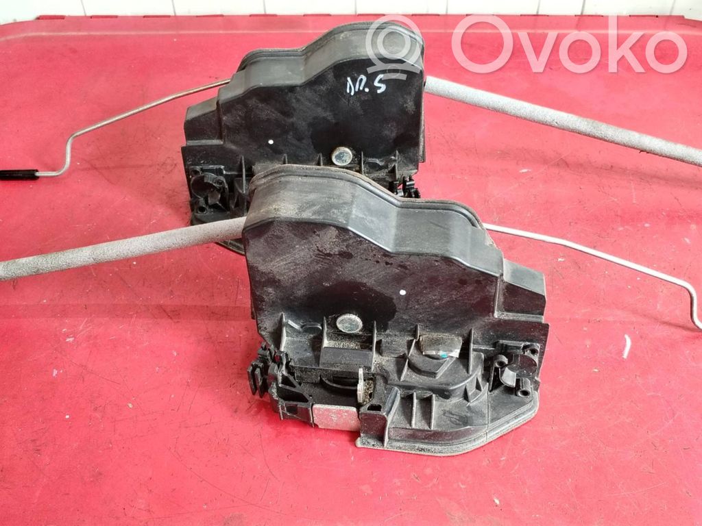 Rear door lock   7229459