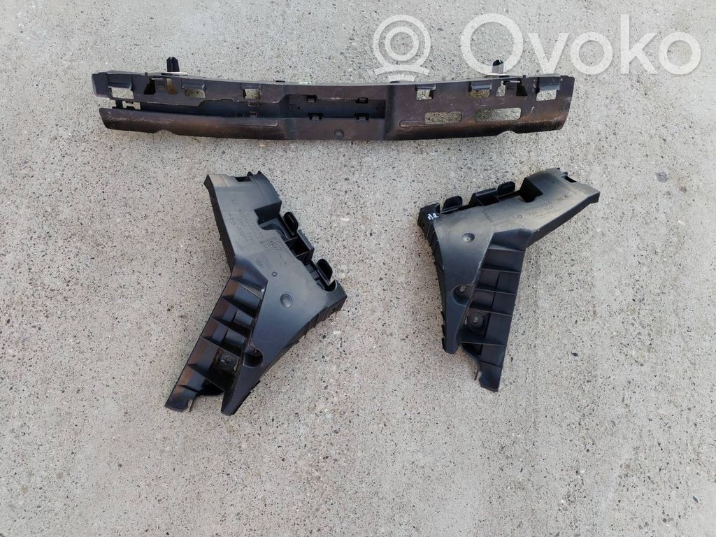 Rear bumper mounting bracket