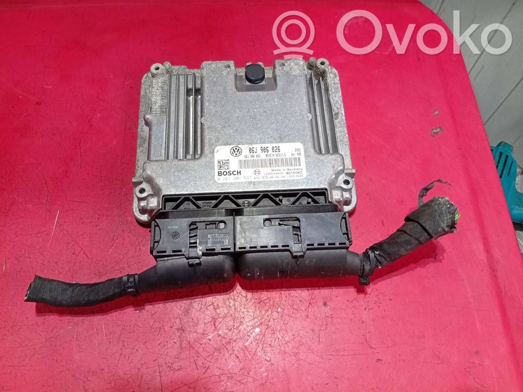 Engine control unit/module   06J906026,0261201537
