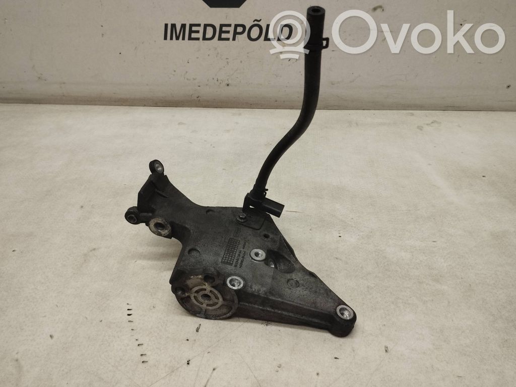Jaguar XF X250 Engine mounting bracket 