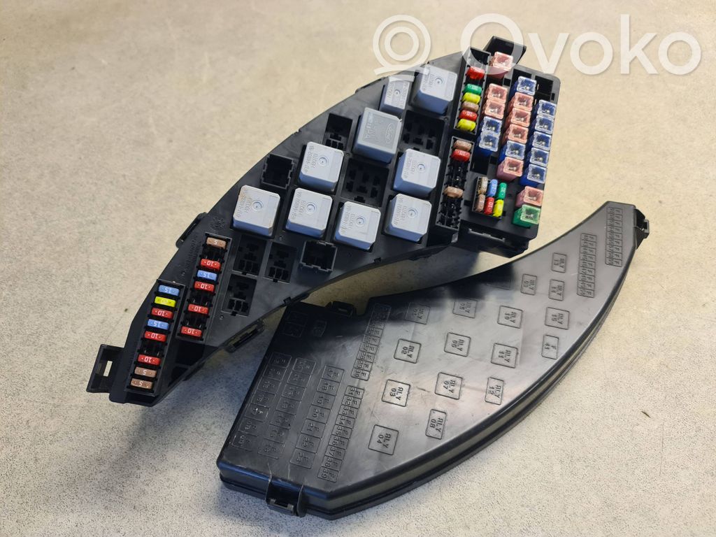 Jaguar S-Type Fuse module 