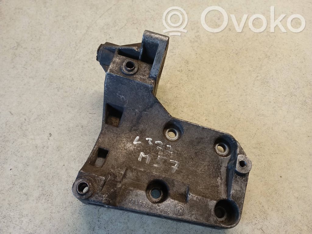 Land Rover Range Rover L322 A/C compressor mount bracket 