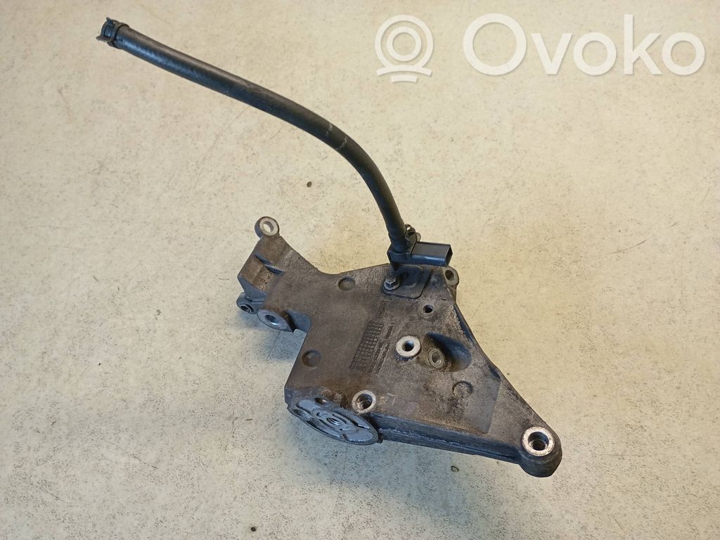 Jaguar XF X250 Engine mounting bracket 
