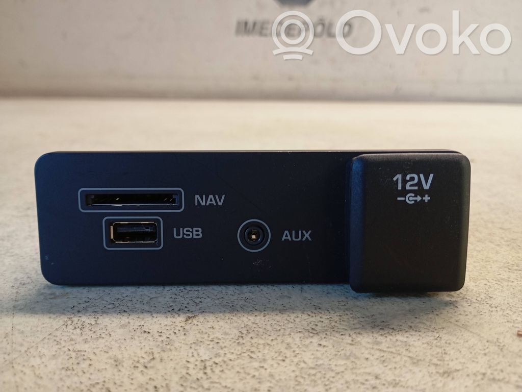 Land Rover Discovery Sport USB socket connector 