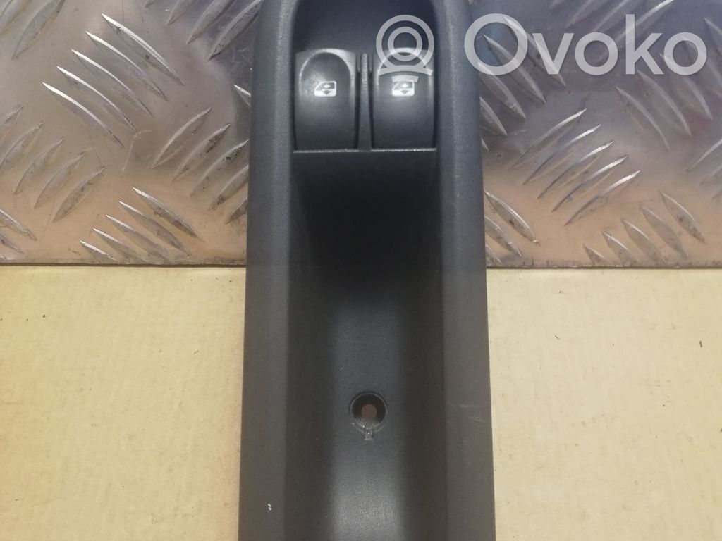 Renault Twingo II Electric window control switch 