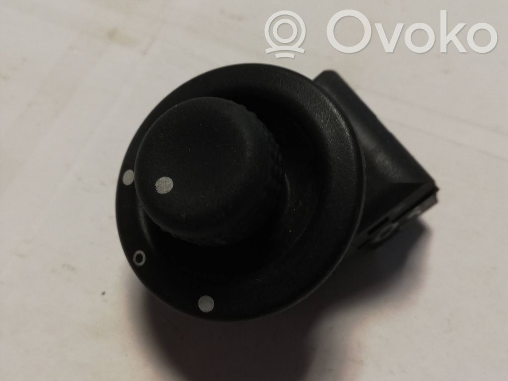 Renault Master II Wing mirror switch 