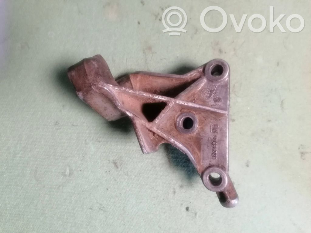 Opel Vectra B Engine mounting bracket 