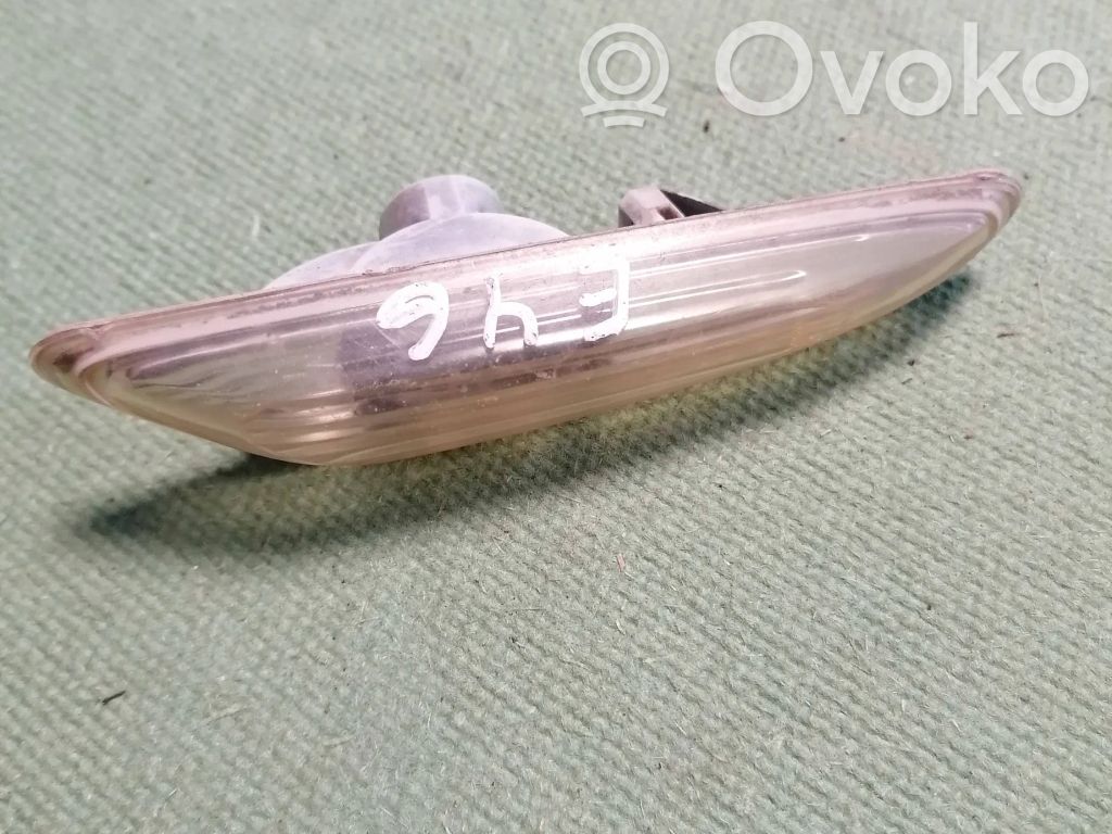 Front fender indicator light   6911372,3403614,3418448,63133403614,63133418448,63136911372,63137165916,7165916
