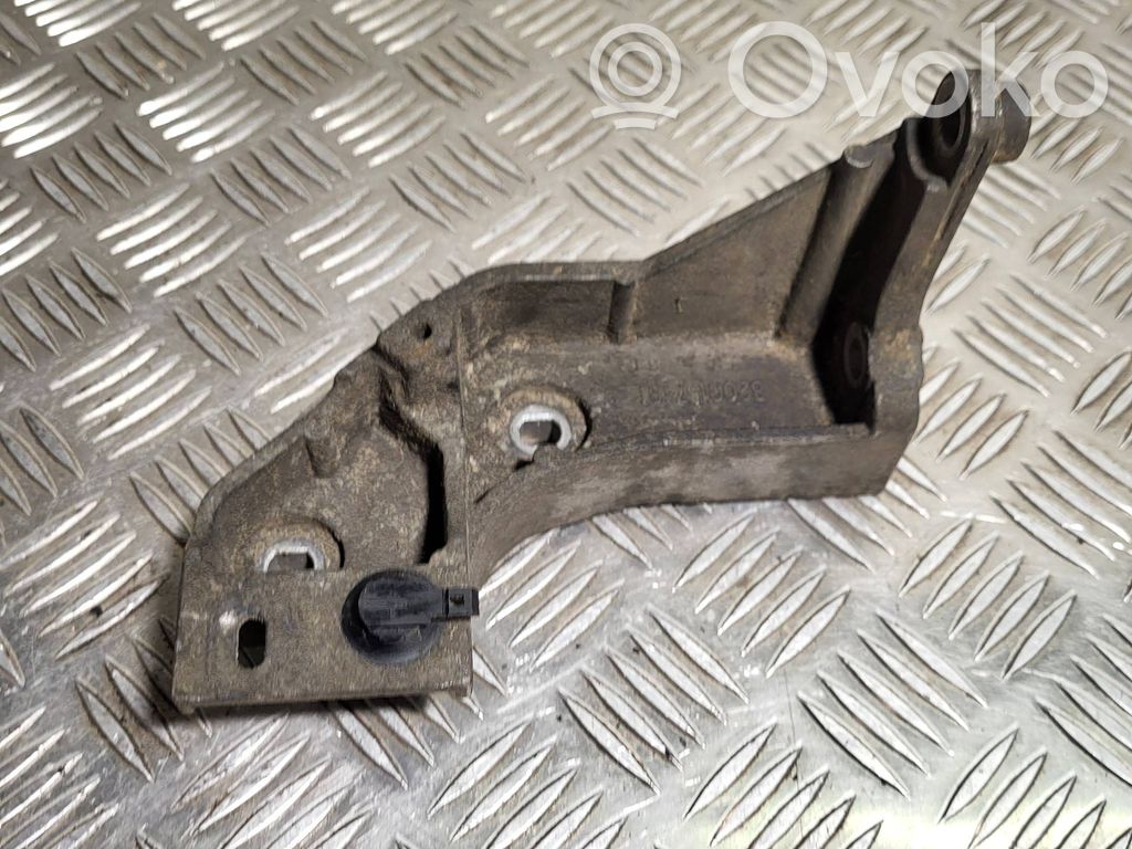 Renault Trafic II (X83) Engine mounting bracket 