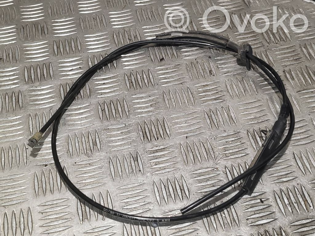 BMW 7 E65 E66 Troselis variklio dangčio spynos 
