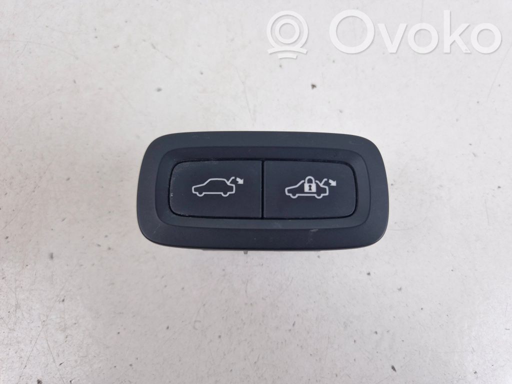 Tailgate/boot open switch button   31674801