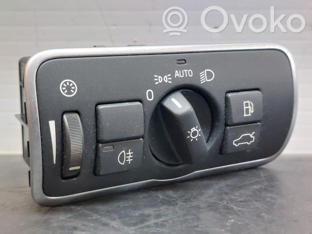 Light switch   30739448