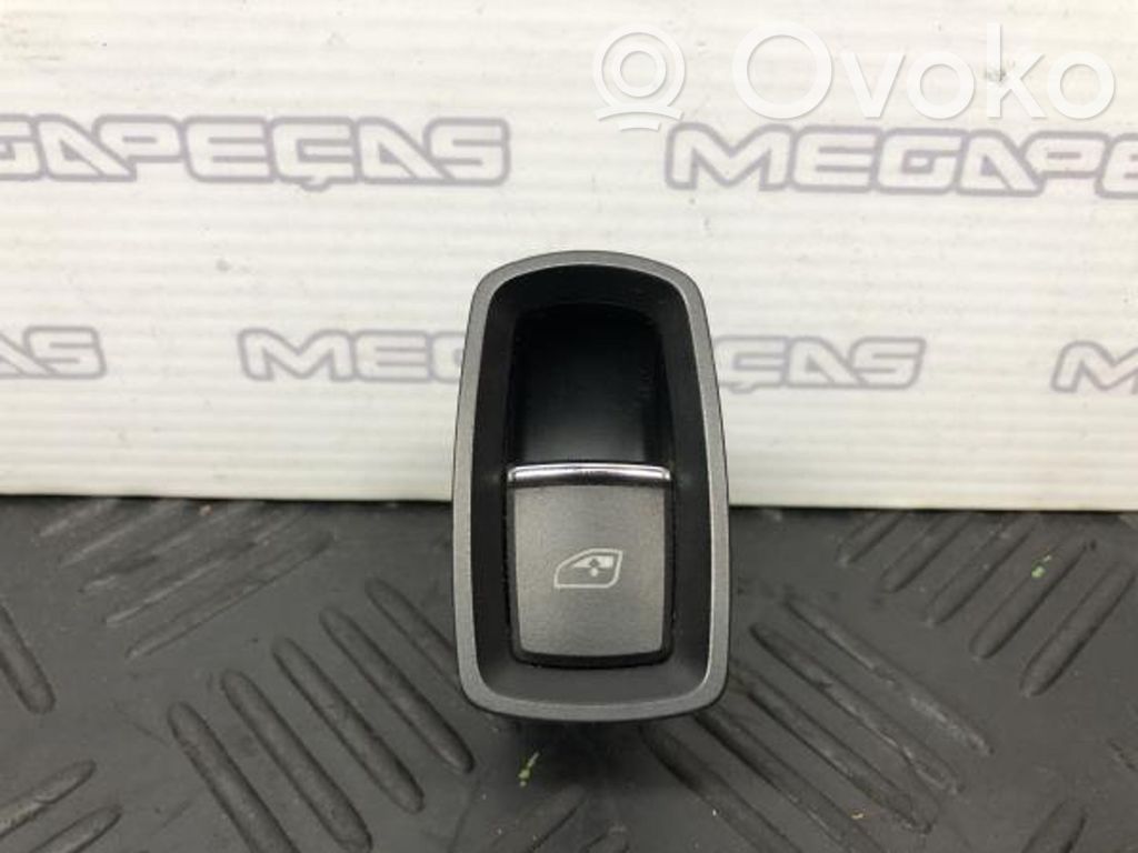 Electric window control switch   7PP959855