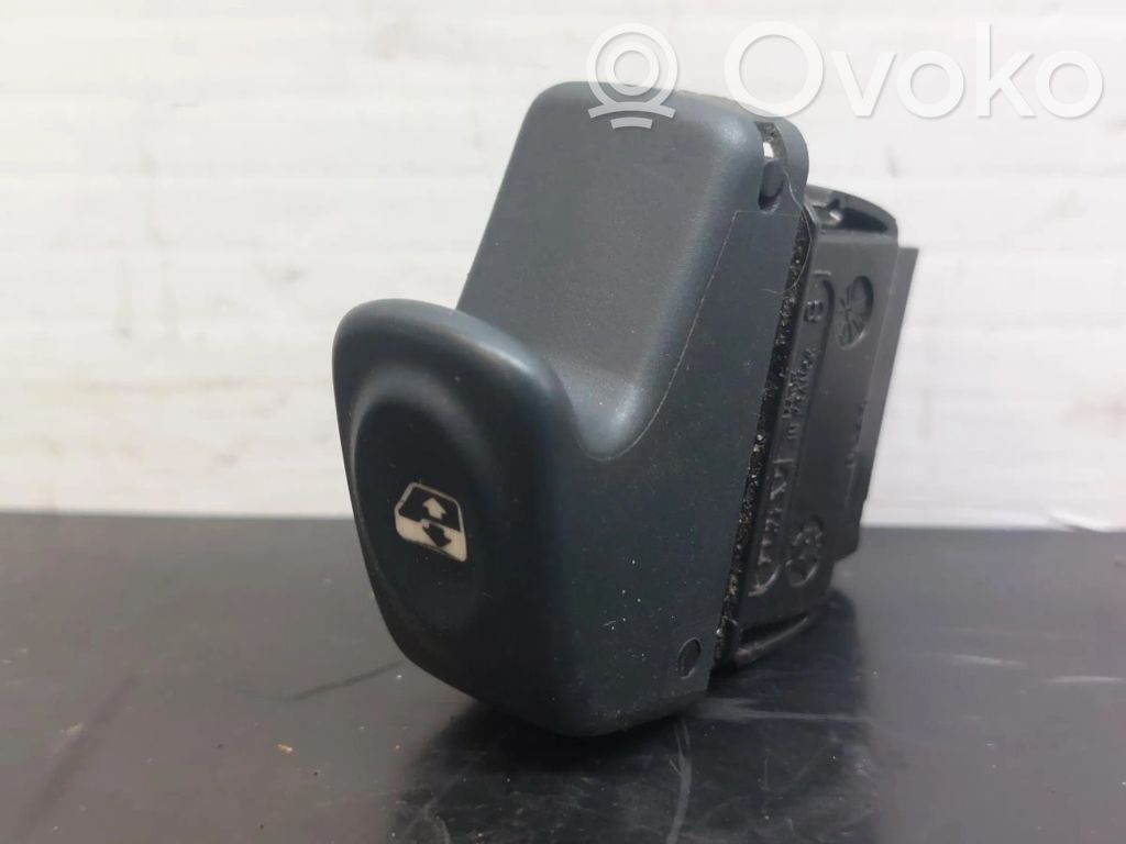Electric window control switch   7700429998