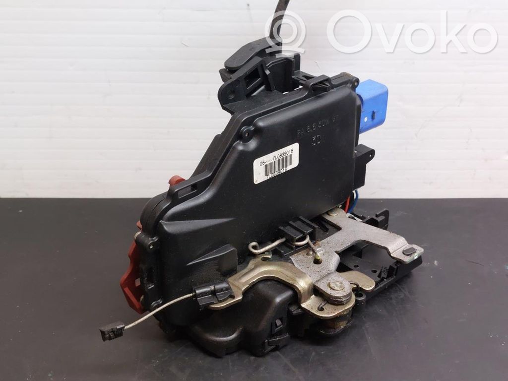 Volkswagen Golf V Zamek drzwi tylnych 