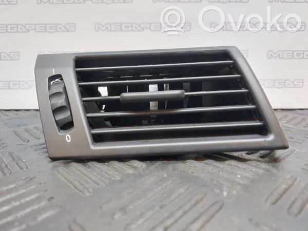 BMW X3 E83 Rejilla de ventilación central del panel 