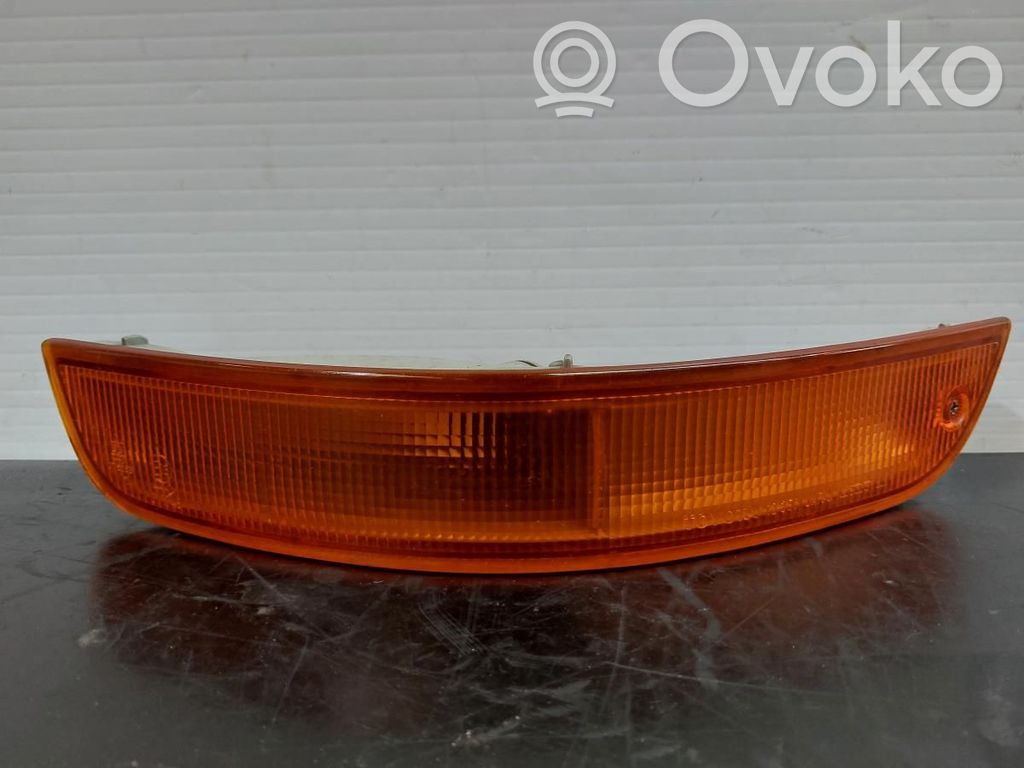 Toyota Corolla E110 Lampă semnalizare bară față 
