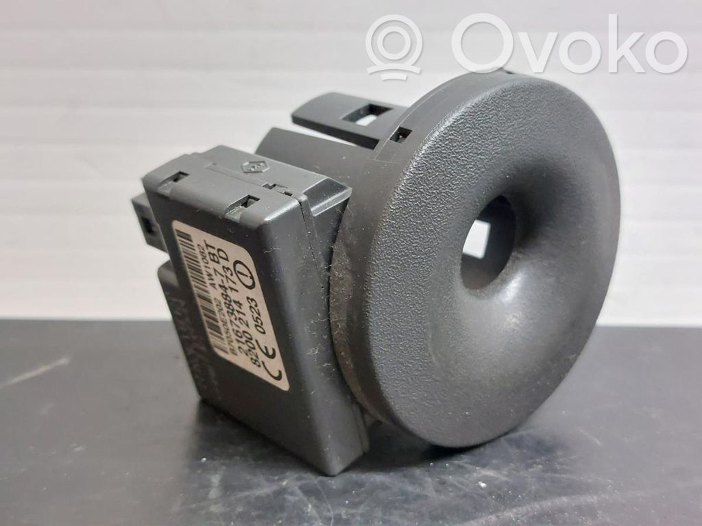 Mercedes-Benz C W203 Aerial antenna amplifier 