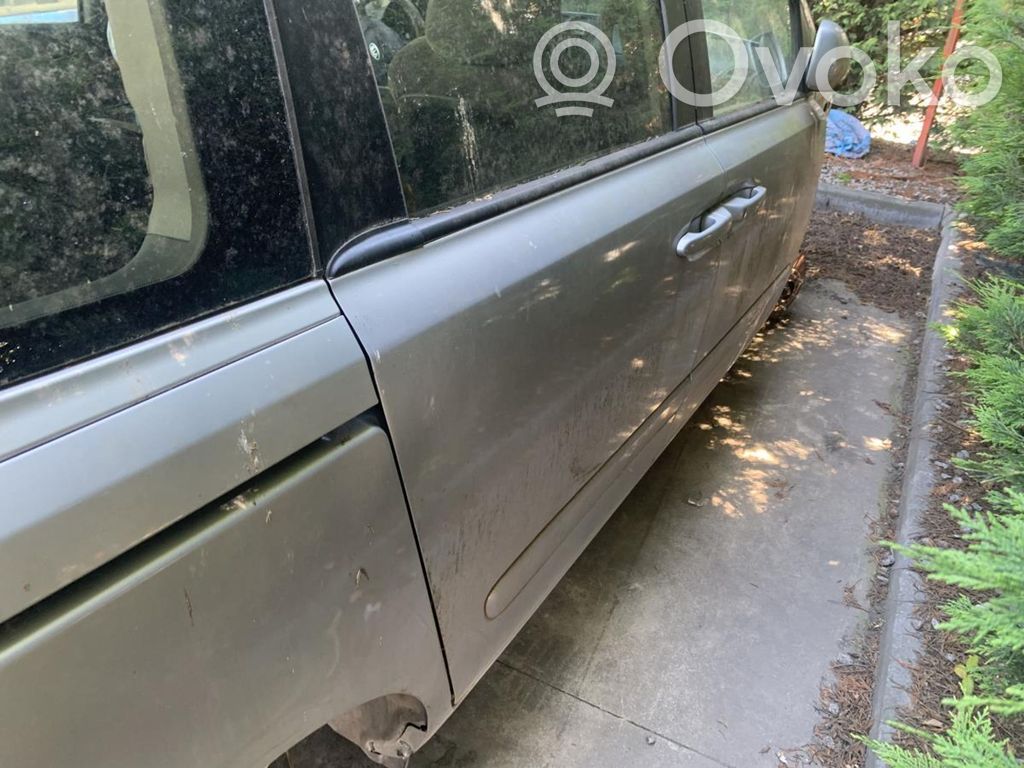 KIA Carnival Rear door 