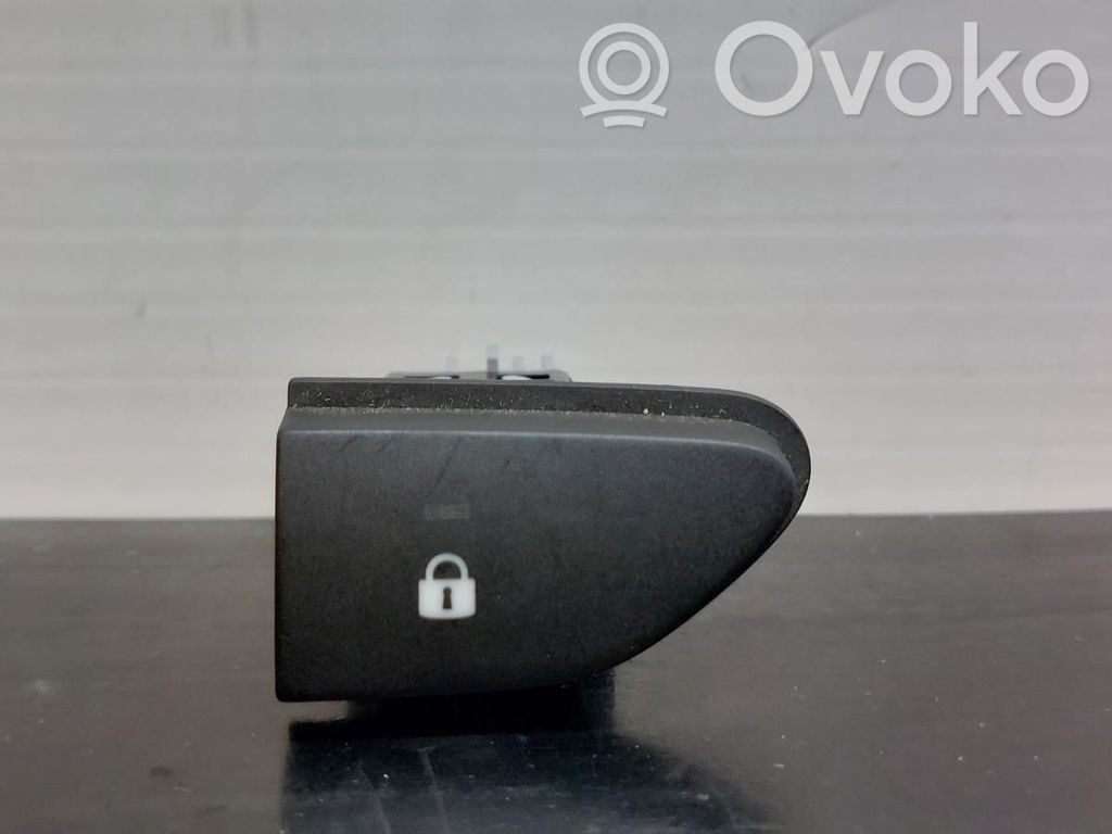 Renault Clio IV Central locking switch button 