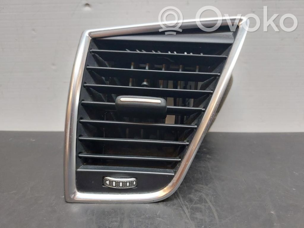 Audi Q5 SQ5 8R Dysze / Kratki środkowego nawiewu deski rozdzielczej 
