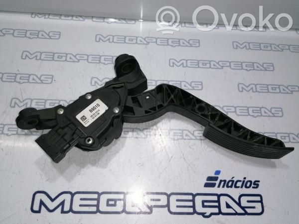 Pedale dell’acceleratore   B9010