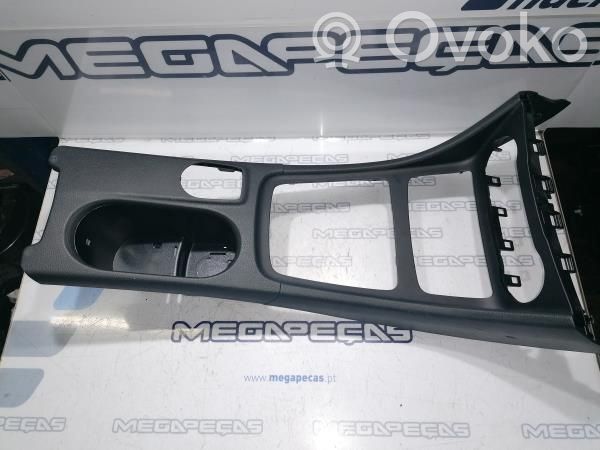 Mercedes-Benz A W176 Cadre, panneau d'unité radio / GPS