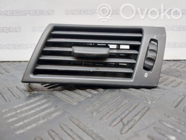 BMW X3 E83 Rejilla de ventilación central del panel 