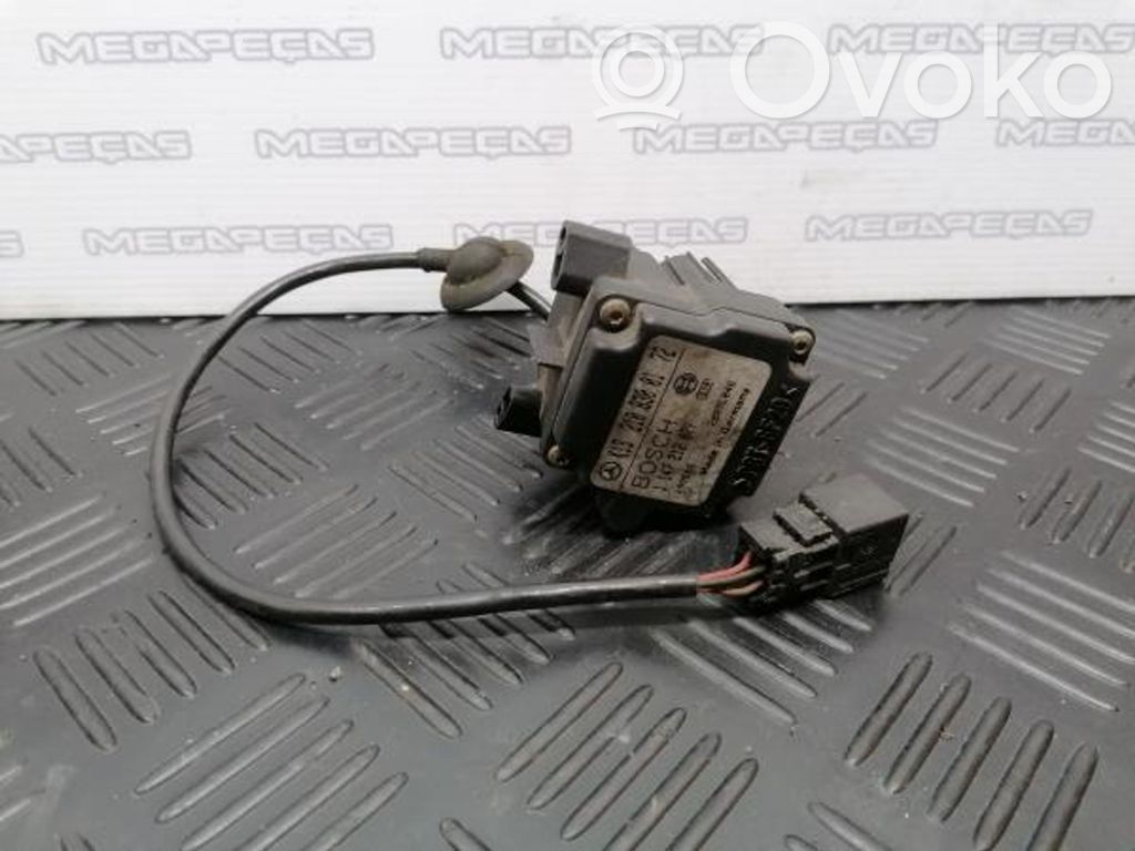 Mercedes-Benz E W210 Separación del maletero 