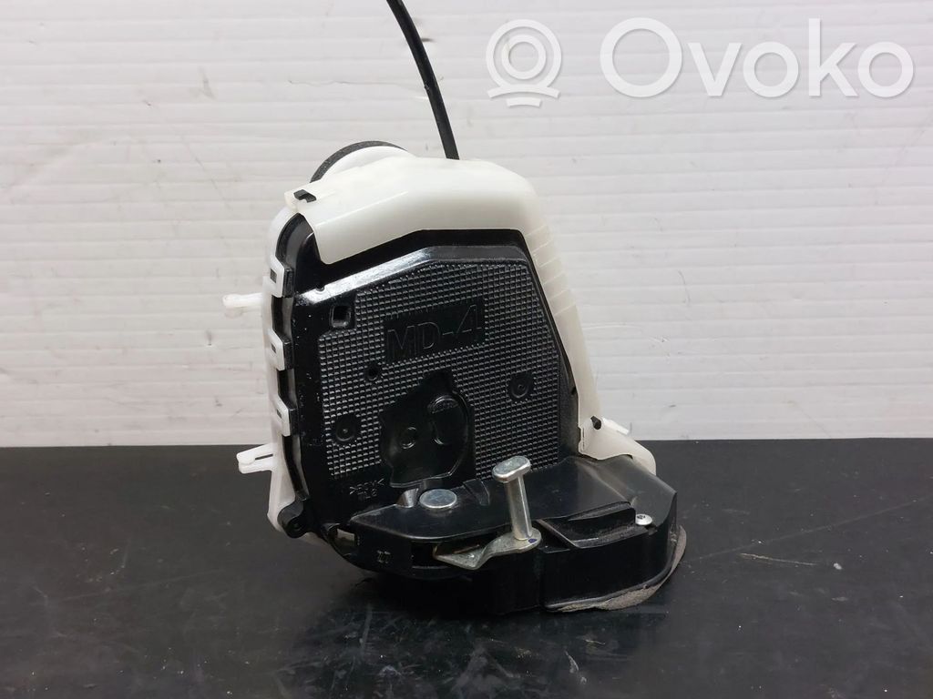 Toyota Yaris Zamek drzwi tylnych 