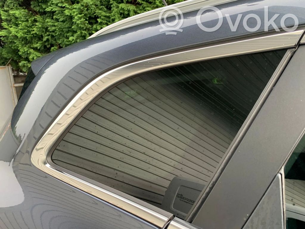 Vidrio lateral trasero   E943R004524