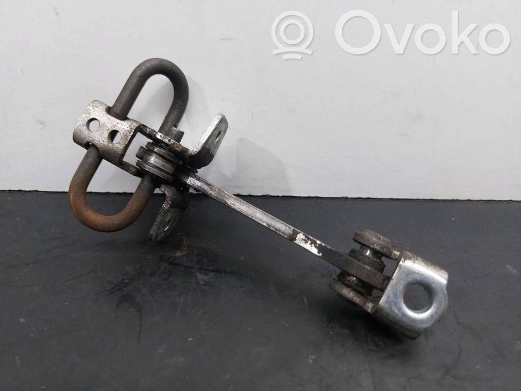 Opel Corsa C Takaoven pidätin 