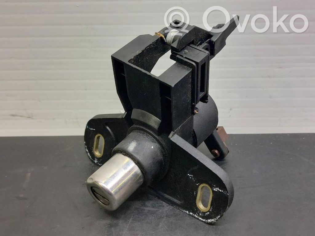 Tailgate lock latch