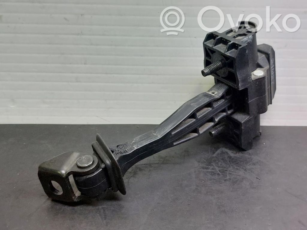 BMW 1 F40 Takaoven pidätin 