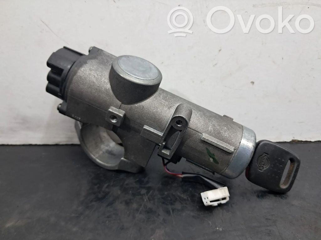 Nissan Primera Užvedimo spynelė 