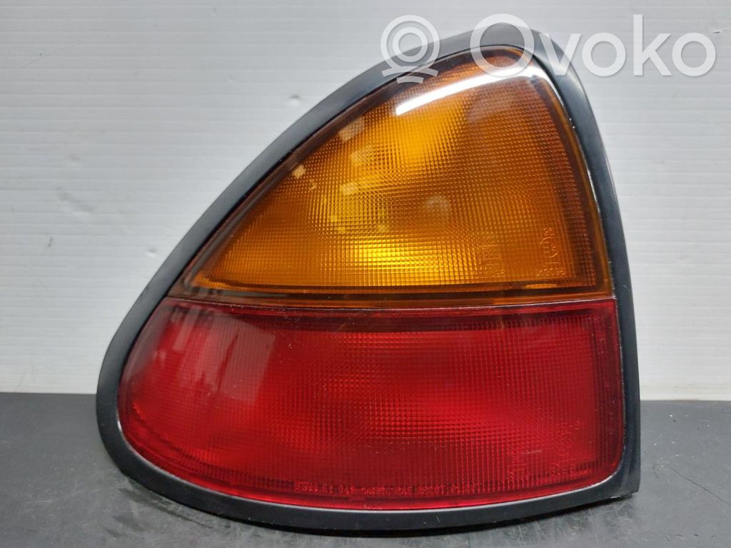 Aizmugurējais lukturis pārsegā   0431436L
