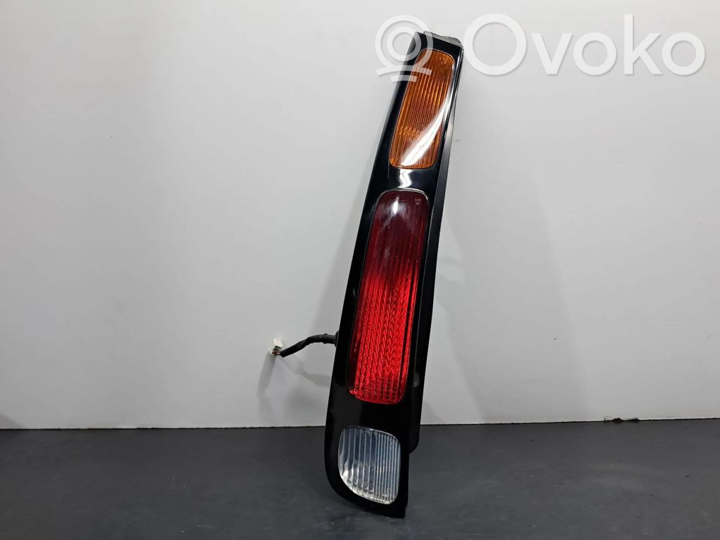 Toyota Corolla Verso E110 Takaluukun takavalot 