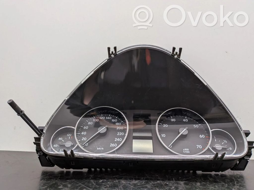Mercedes-Benz C W203 Tachimetro (quadro strumenti) 
