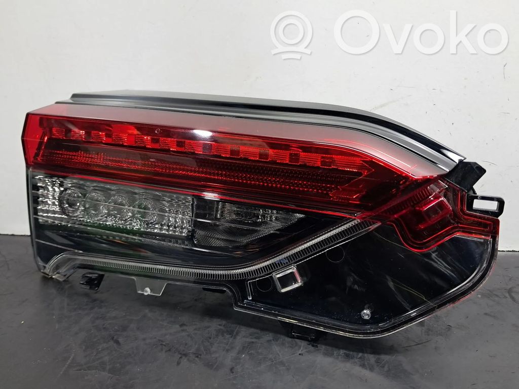 Toyota RAV 4 (XA50) Lampă spate în capacul portbagajului 
